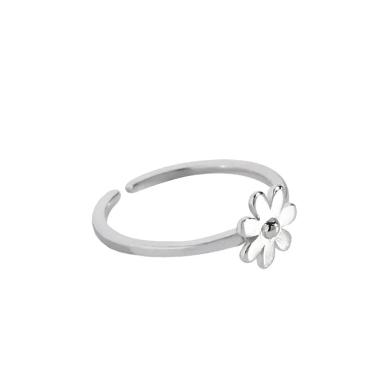 Daisy Petal Ring in Platinum — Sterling silver