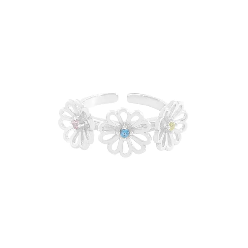 Daisy Link Ring in Silver — Sterling silver