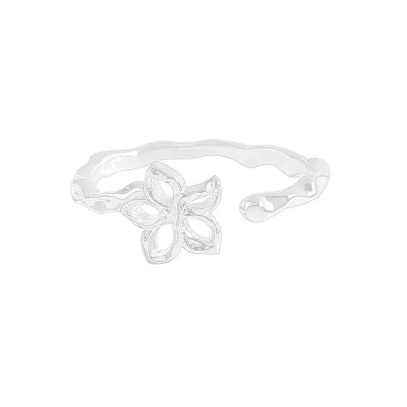Flower Petal Ring in Silver — Sterling silver