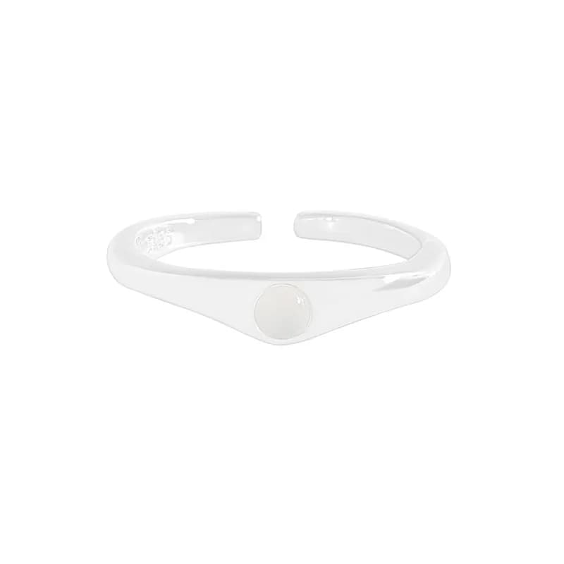 Disk Bezel Ring in White Agate — Sterling silver