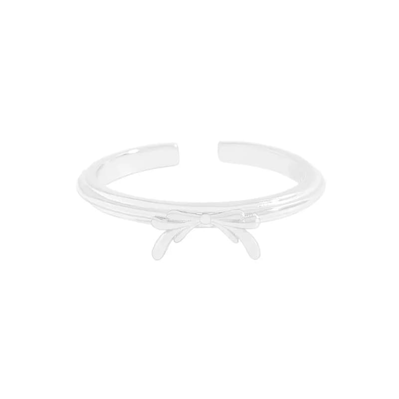 Bow Detail Ring in Silver — Sterling silver