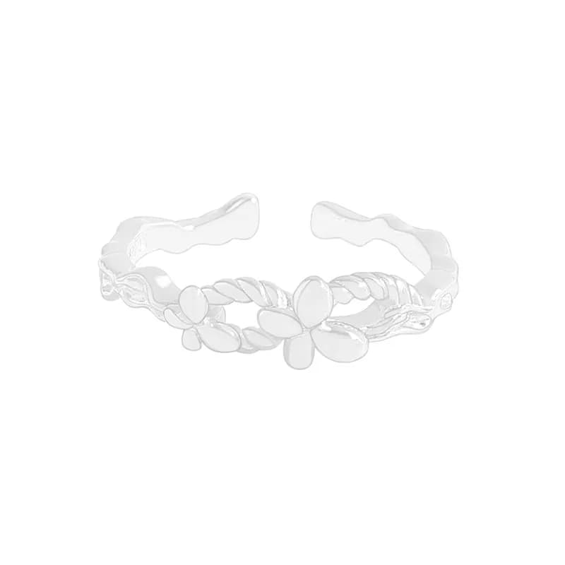 Floral Petal Ring in Silver — Sterling silver
