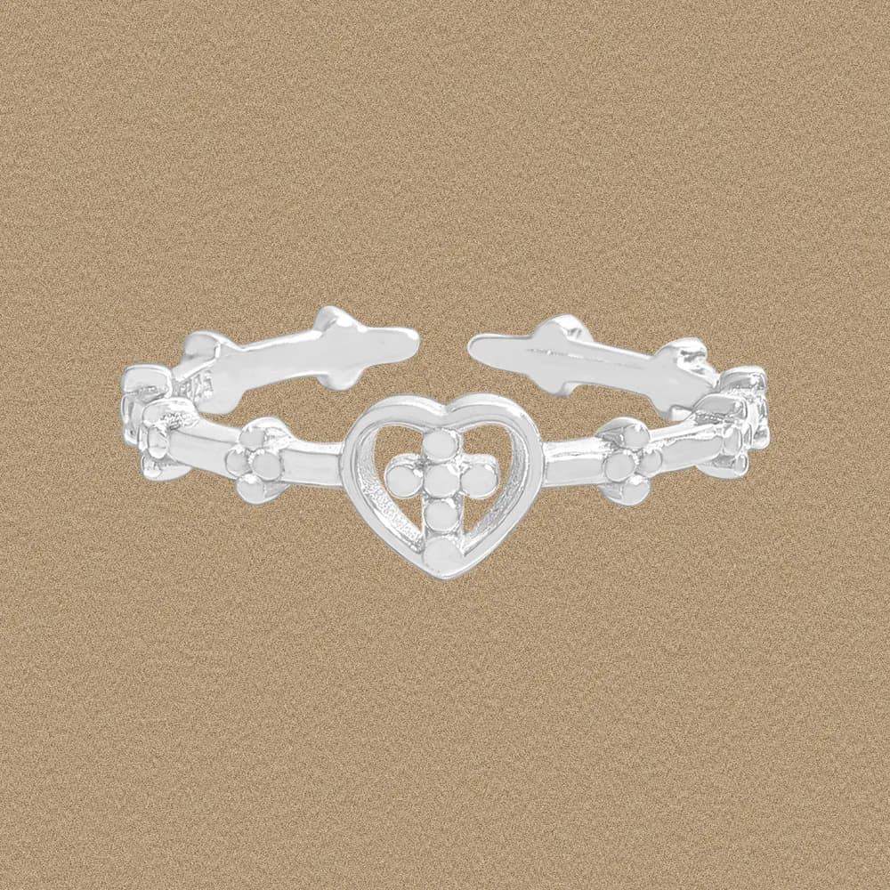 Polished sterling silver heart filigree ring with floral accents along the split band